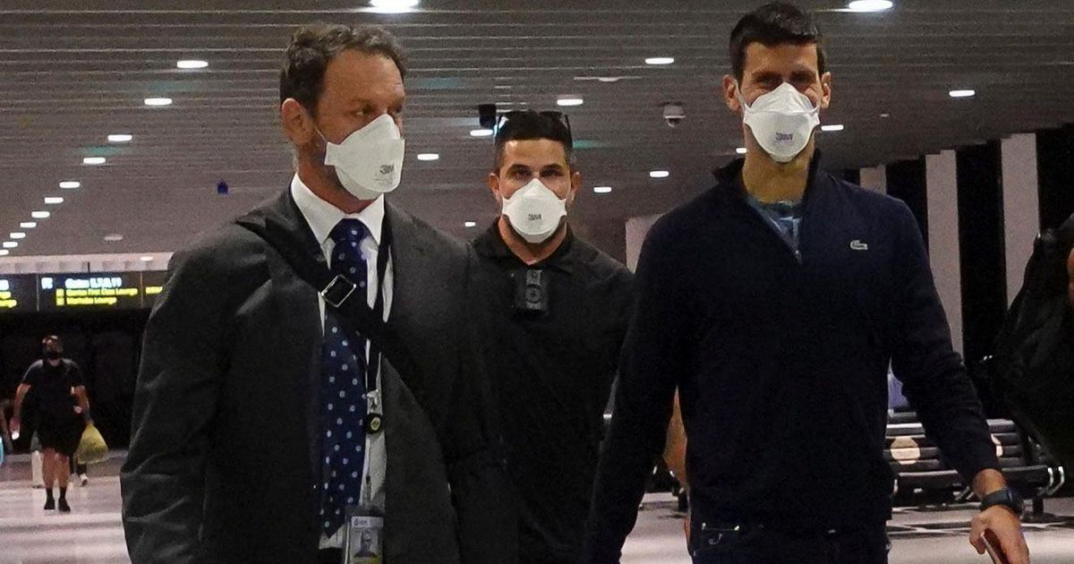Teleurgestelde Novak Djokovic heeft Australië verlaten: ’Voel me ongemakkelijk’