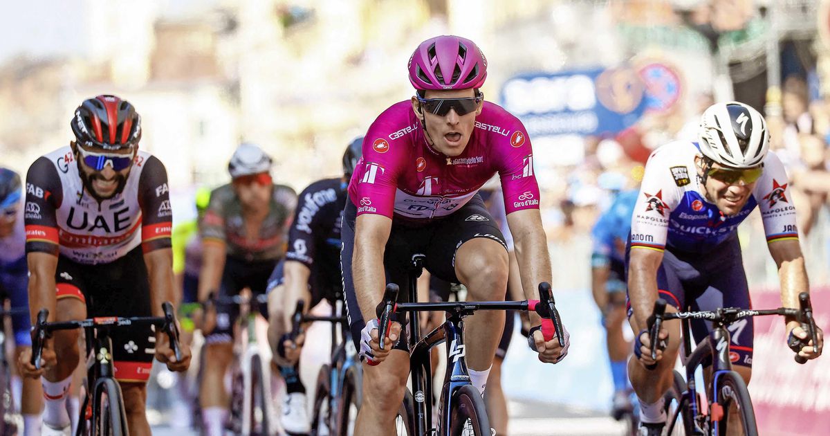LIVE Giro d’Italia: Van der Poel bijgehaald na vroege vlucht