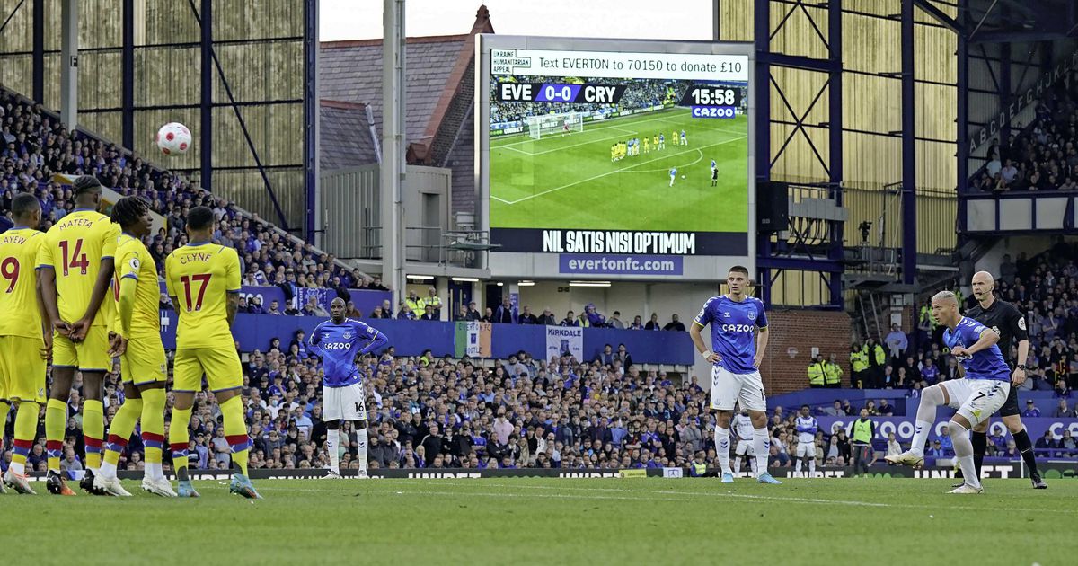 Everton blijft in Premier League na miraculeuze comeback