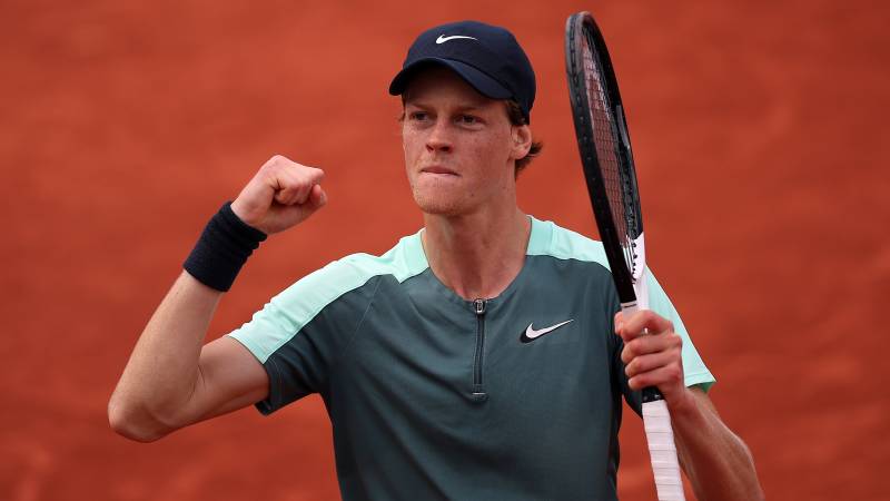 Wilskrachtige Sinner verder op Roland Garros, Medvedev simpel langs Kecmanovic