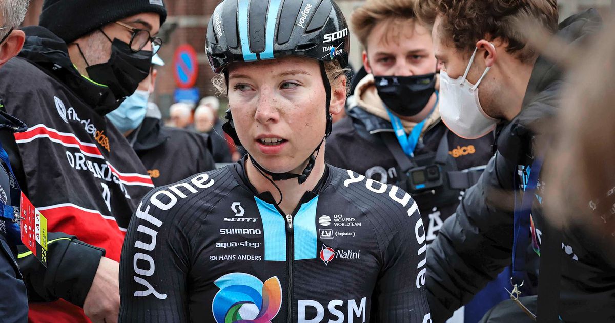 Dag dat wielrenners aankomen in Parijs, vertrekt Tour de Femmes