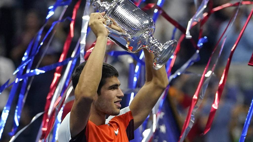 Carlos Alcaraz wint US Open en pakt nummer-één-positie op wereldranglijst