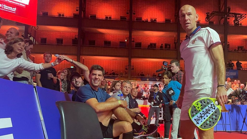 Robben en Van Persie vliegen over padelbaan: ‘Veel facetten van voetbal’