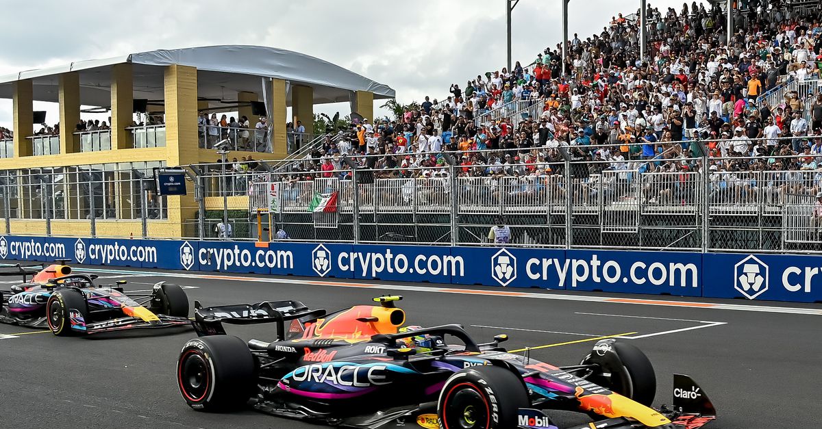 Max Verstappen wint in Miami derde Grand Prix van het seizoen