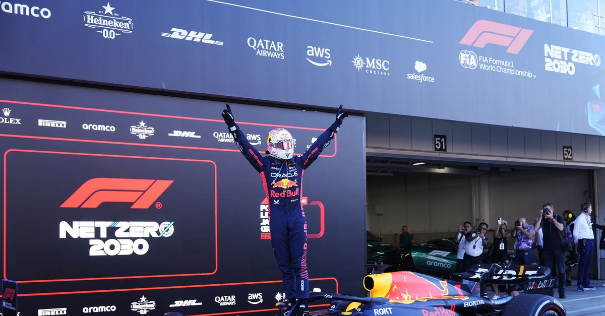 Verstappen wint in Japan, verovert zesde constructeurstitel voor Red Bull