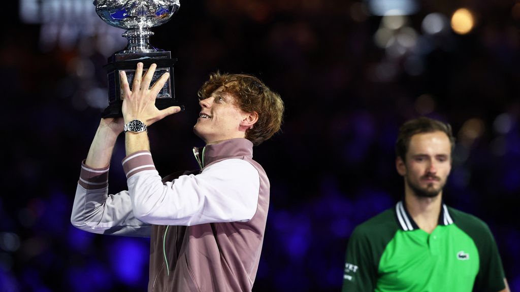 Eerste grandslamtitel Sinner na grootse comeback tegen Medvedev op Australian Open