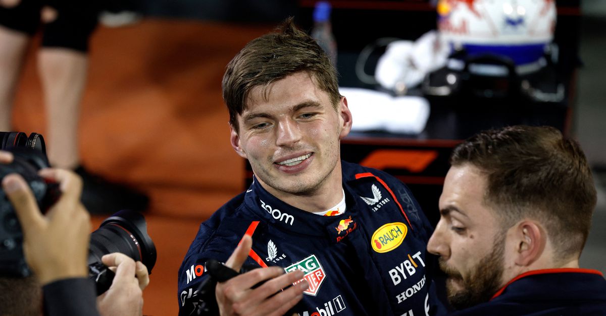 Het is onrustig bij Red Bull, maar Max Verstappen begint het seizoen weer vooraan