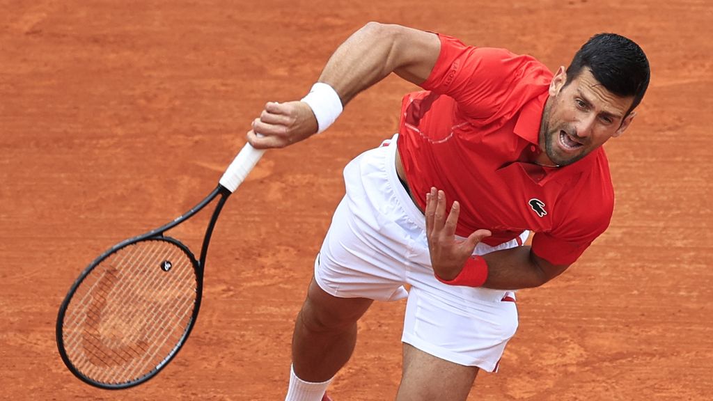 Djokovic slaat als kersverse oudste nummer 1 van de wereld meteen toe op gravel