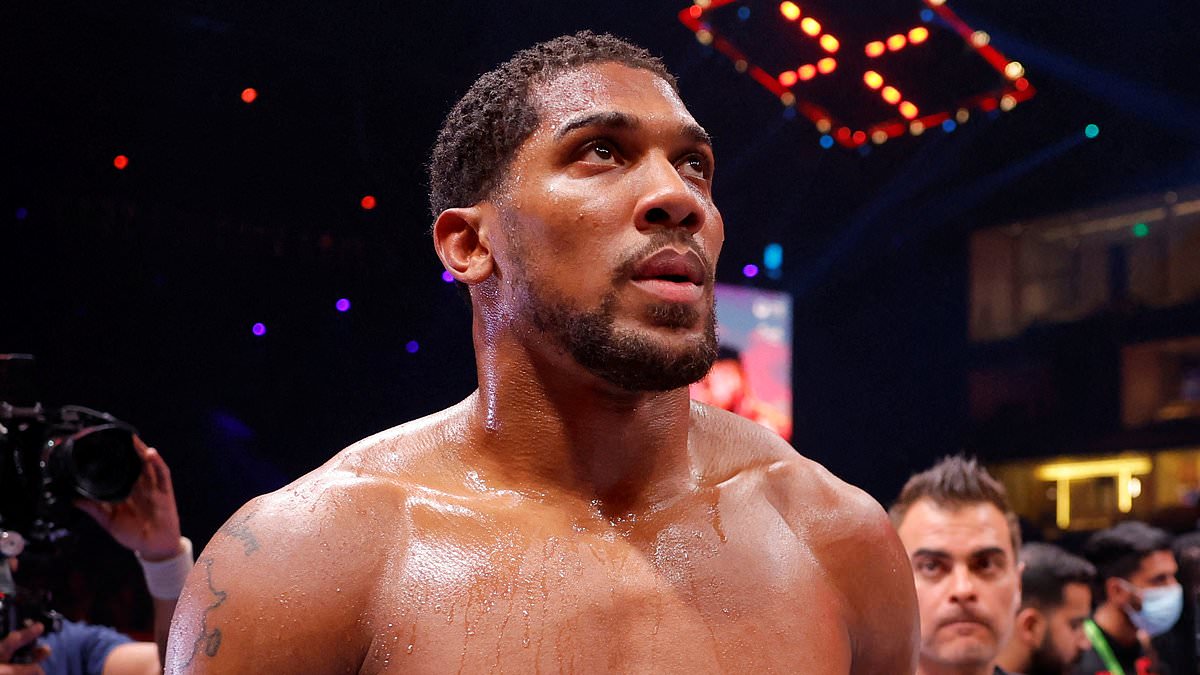 Anthony Joshua predicts the winner of Tyson Fury vs Oleksandr Usyk fight as he claims one ‘phenomenal’ fighter will come out victorious in heavyweight clash